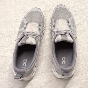 ON Cloud Shoes Sz 9 Women